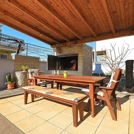 One Bedroom With Bbq Апартаменты *