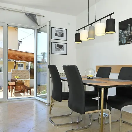 One Bedroom With Bbq Apartman *